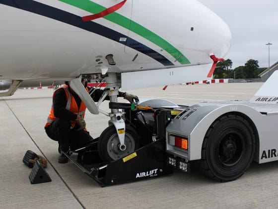 Airlift AL45 electric towbarless tug