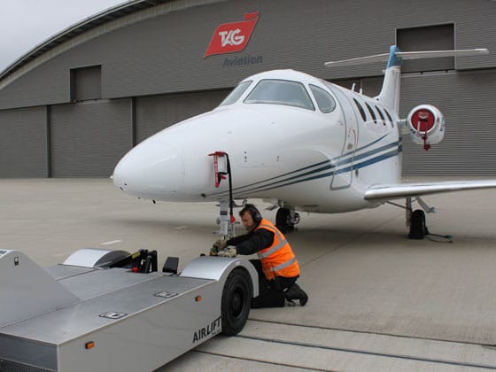 Airlift AL45 electric towbarless tug